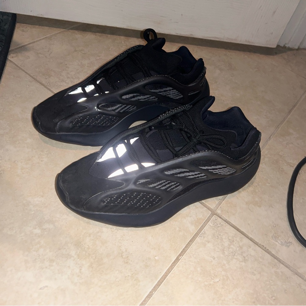 YEEZY Sneakers